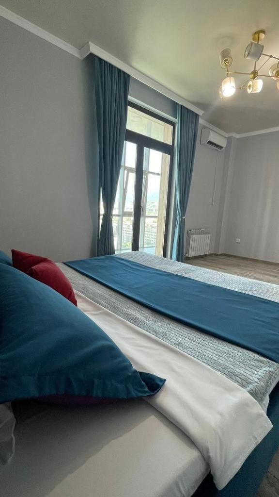 Apartment просторные апараменты в центре, жк оркендеу Almaty