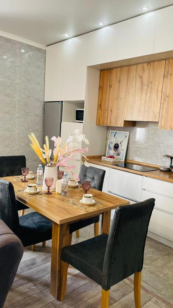 просторные апараменты в центре, жк оркендеу Apartment Almaty
