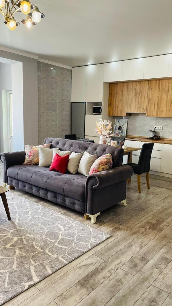 просторные апараменты в центре, жк оркендеу Apartment Almaty